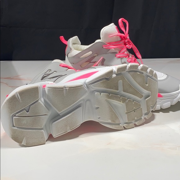 Sneakers - Picture 7 of 7